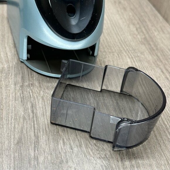 Staples Electric Pencil Sharpener Silver Model #34462 - Tested Works! - Picture 4 of 8